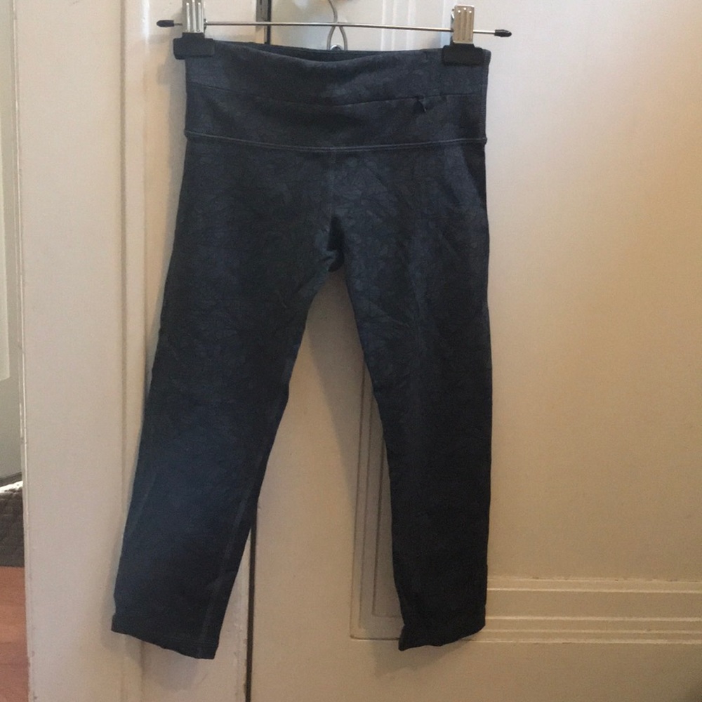 Nancy Rose Gray print crop legging- size 2
